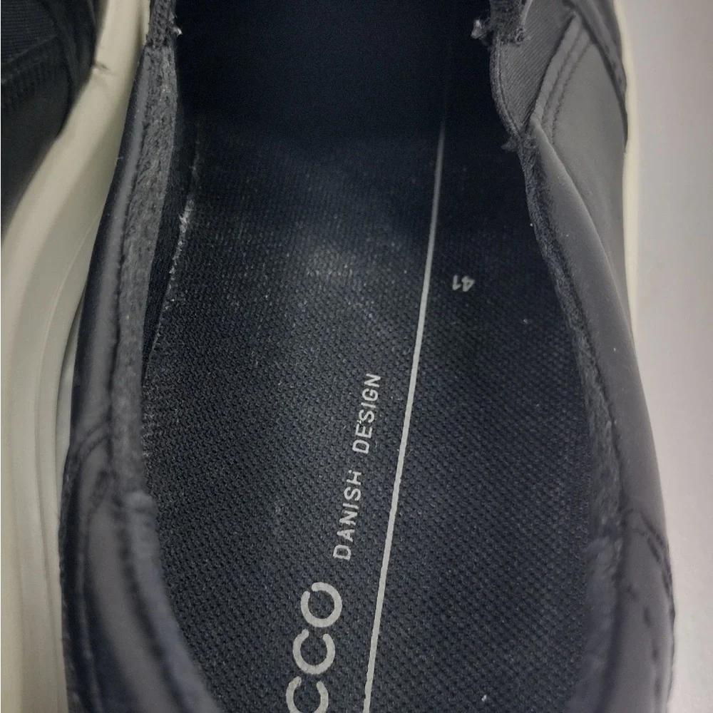 Ecco Black Slip-On Men's Shoes size 41/10.5 pre owned good condition